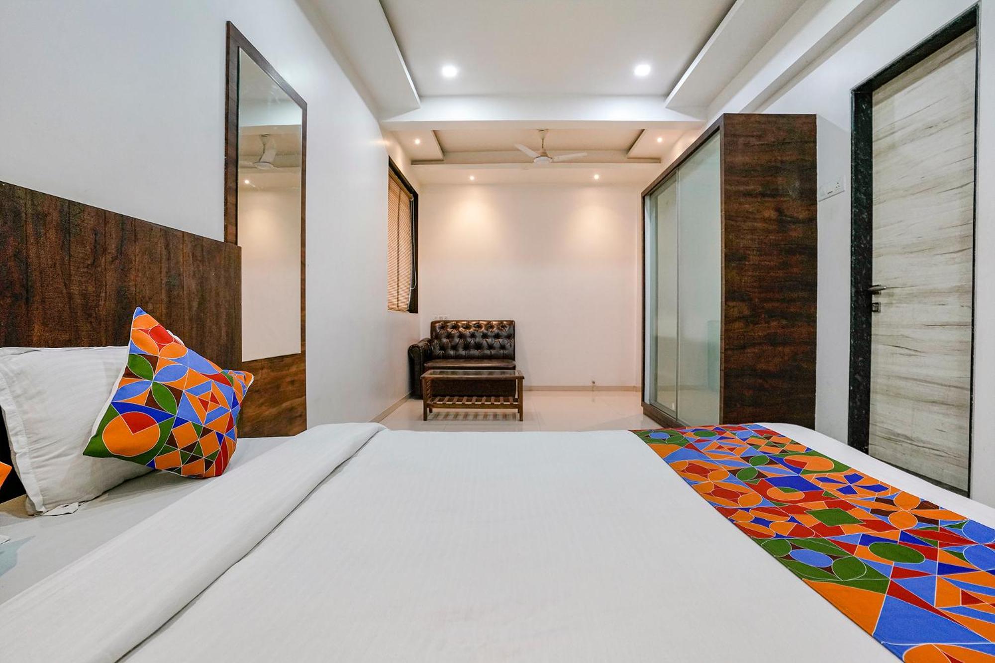 Fabhotel Krishna Inn Kashele Екстер'єр фото
