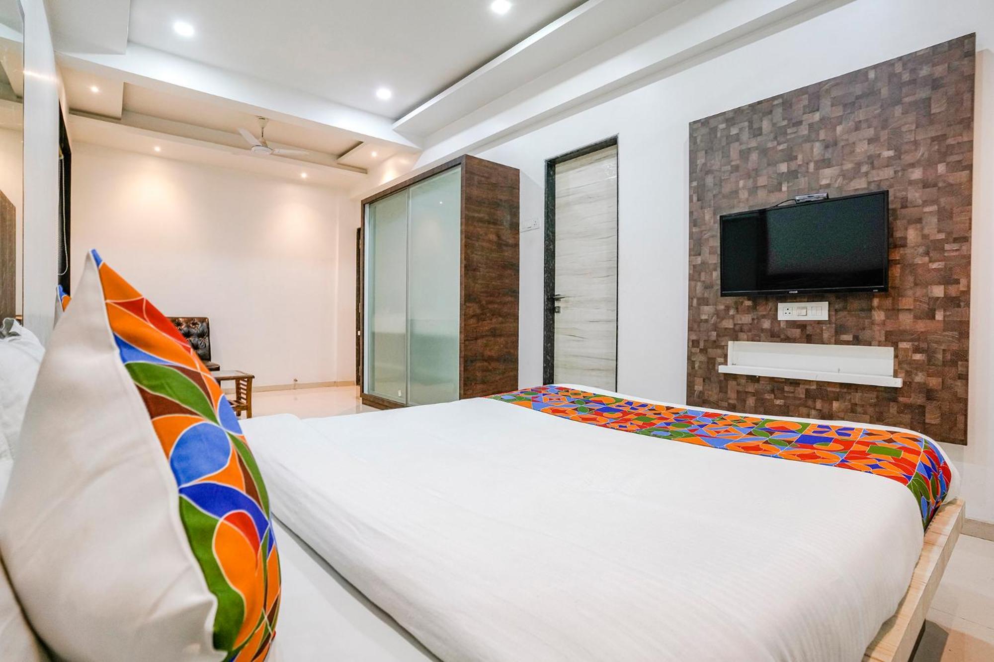 Fabhotel Krishna Inn Kashele Екстер'єр фото