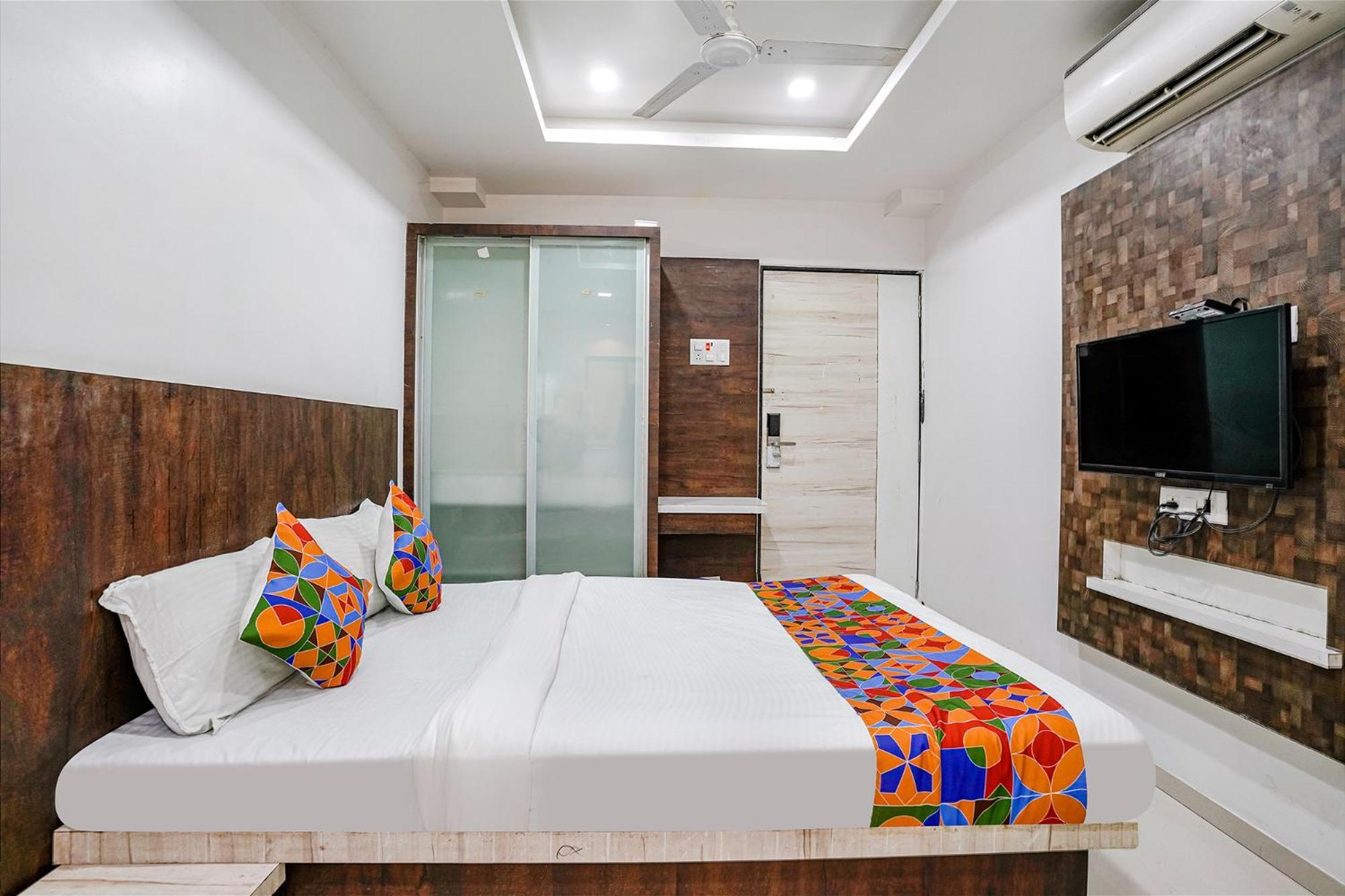 Fabhotel Krishna Inn Kashele Екстер'єр фото