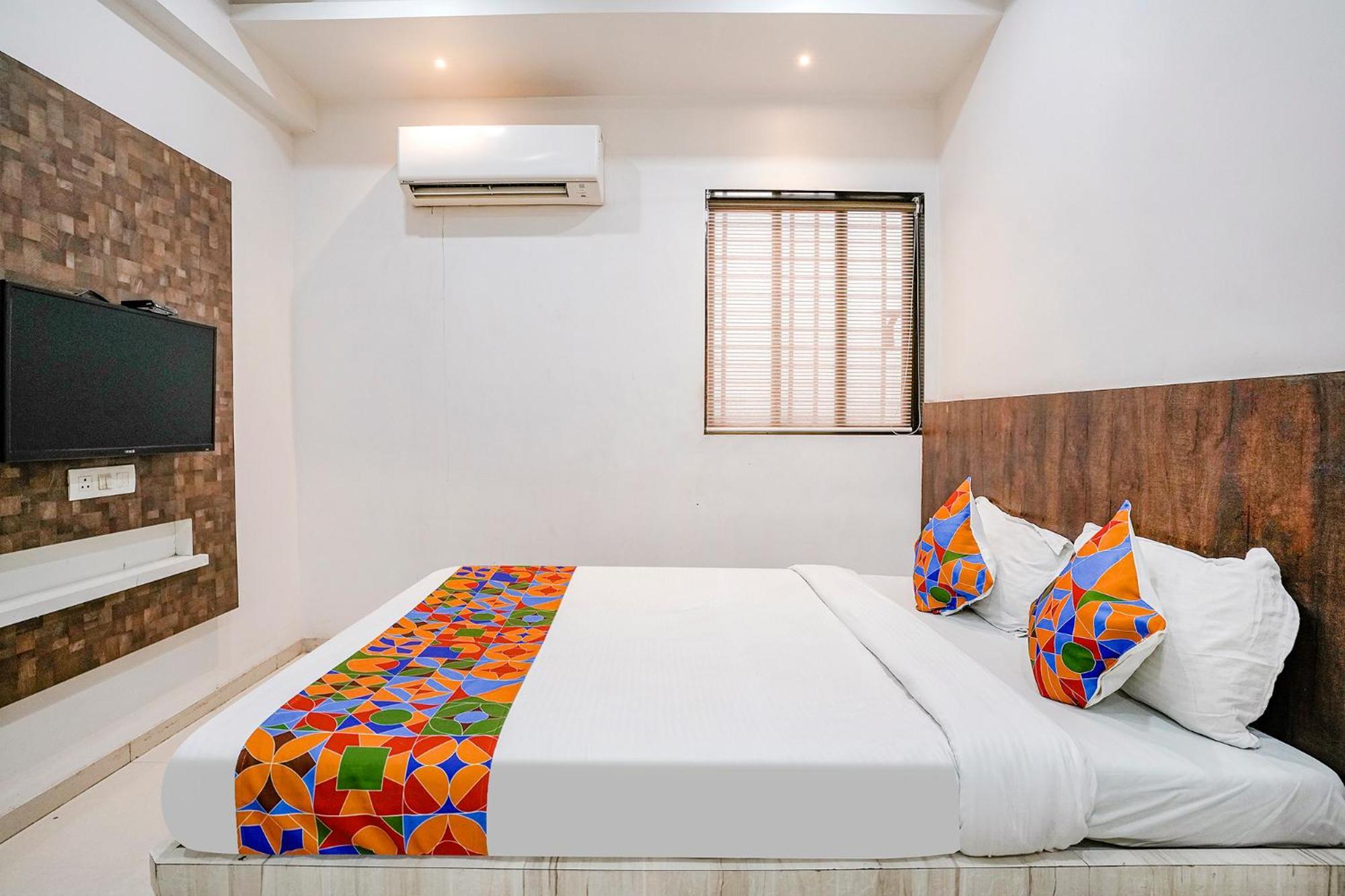 Fabhotel Krishna Inn Kashele Екстер'єр фото